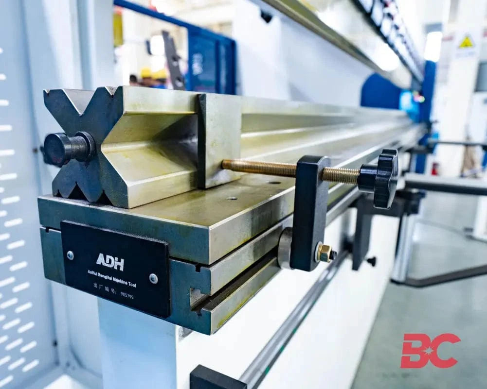 BESCUTTER K Series Press Brake 40 Ton 5.25' FT Delem-DA66T