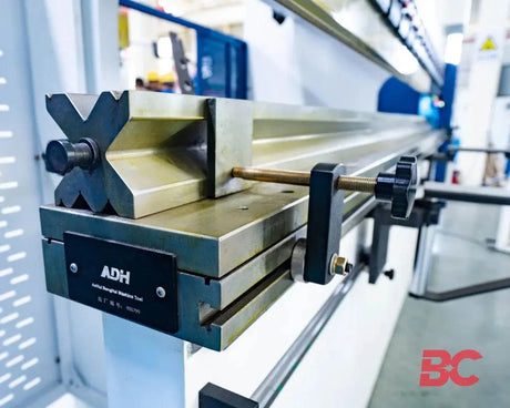 BESCUTTER K Series Press Brake 40 Ton 5.25' FT Delem-DA66T